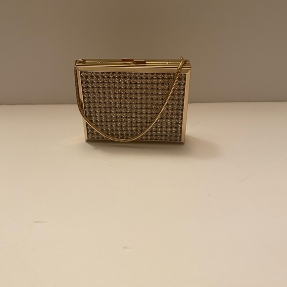 Vintage dance purse, powder, lipstick, comb, cigarette holder. Gold tone - Picture 7 of 13